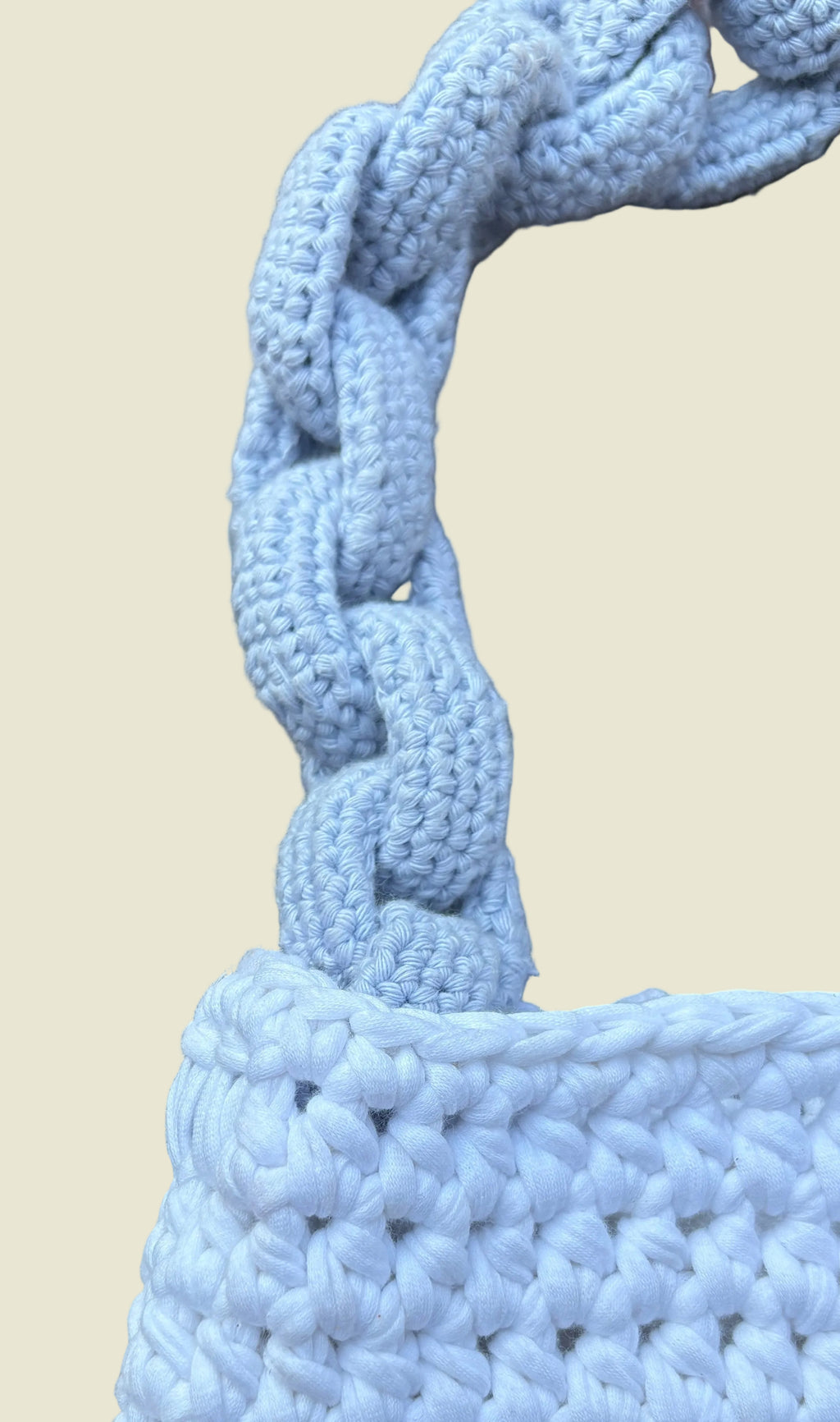 Bold Chain Bag